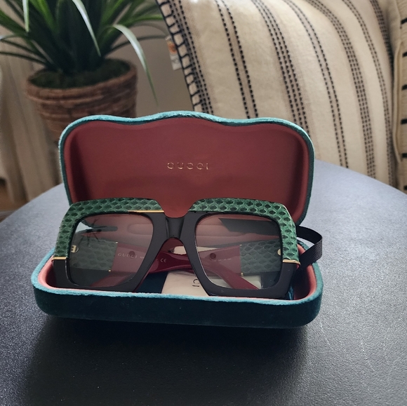 Gucci square custom-made snakeskin sunglasses - Picture 4 of 4